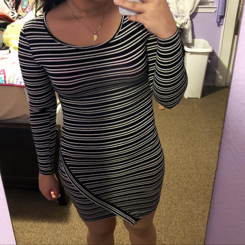 Long sleeve asymmetrical dress - Picture 2 of 3